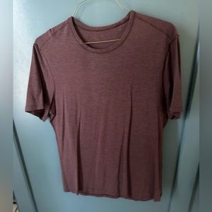 Maroon short sleeve men’s tshirt, lulu lemon